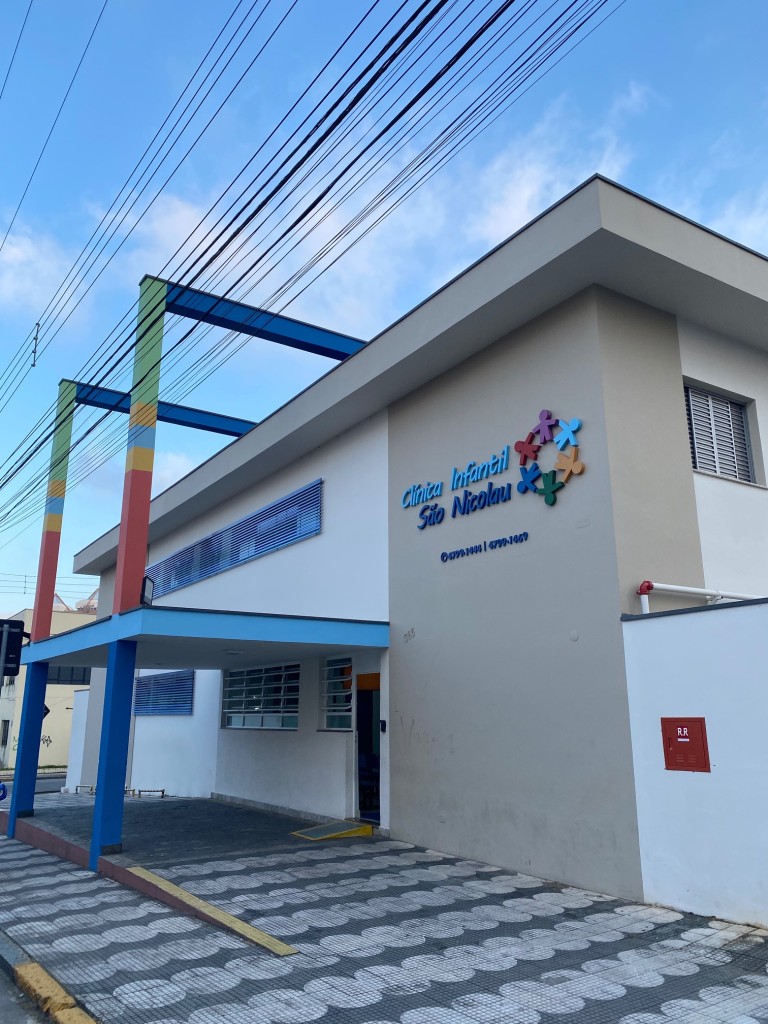 Fachada da Clínica Infantil São Nicolau em Mogi das Cruzes